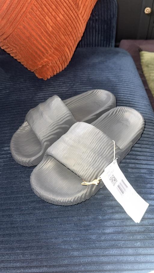  — Adidas adilette 22 sliders