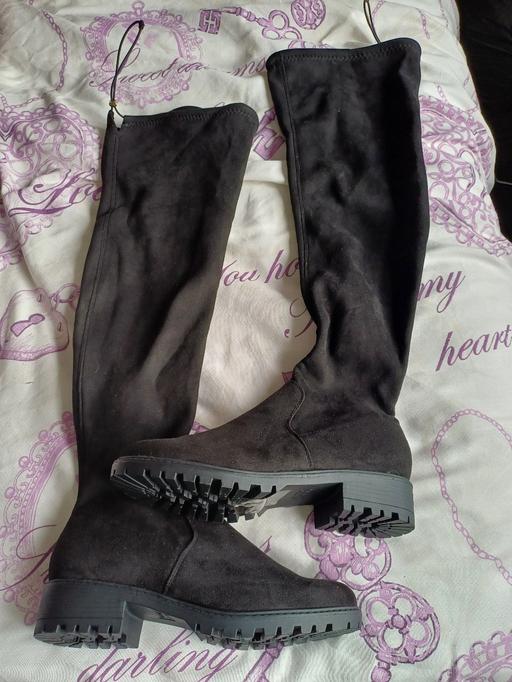  — ladies knee boots