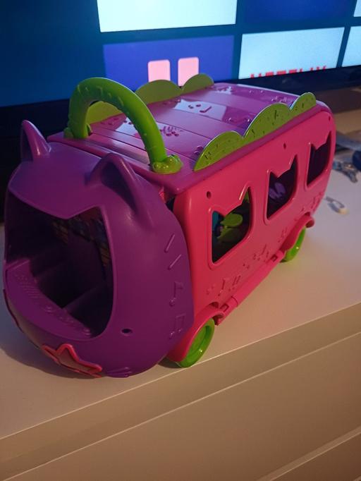  — gabbys doll house party bus