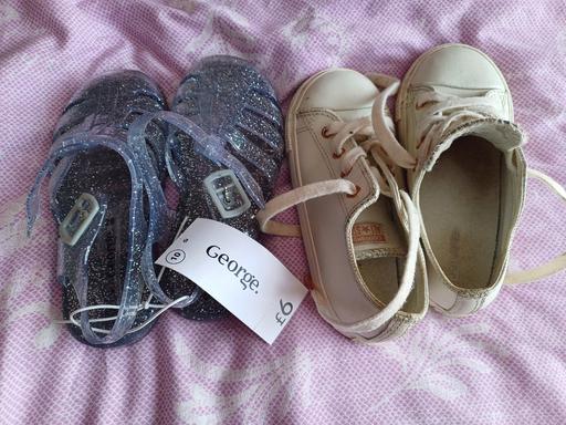  — girls sandals, converse size 10