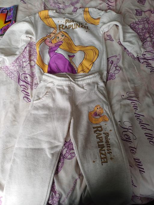  — rapunzel tracksuit 5-6yrs