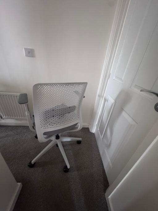  — Desk and chair wf10