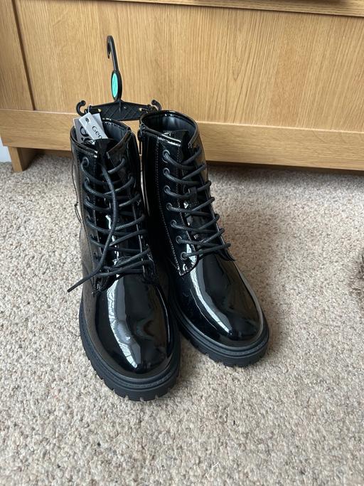  — New ladies patent boots 6.5