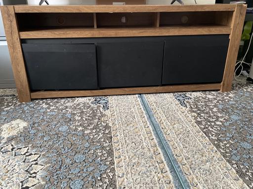  — Tv stand
