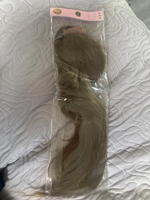  — Hair extension ponytail