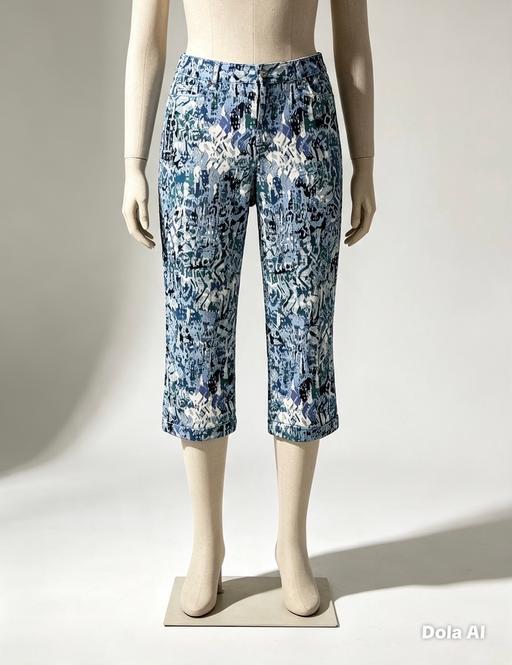  — Nine West  abstract print capri pant