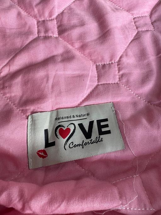  — Pale pink king size bed throw with frill