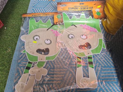  — BNWT 2 x ghoulish hanging halloween character