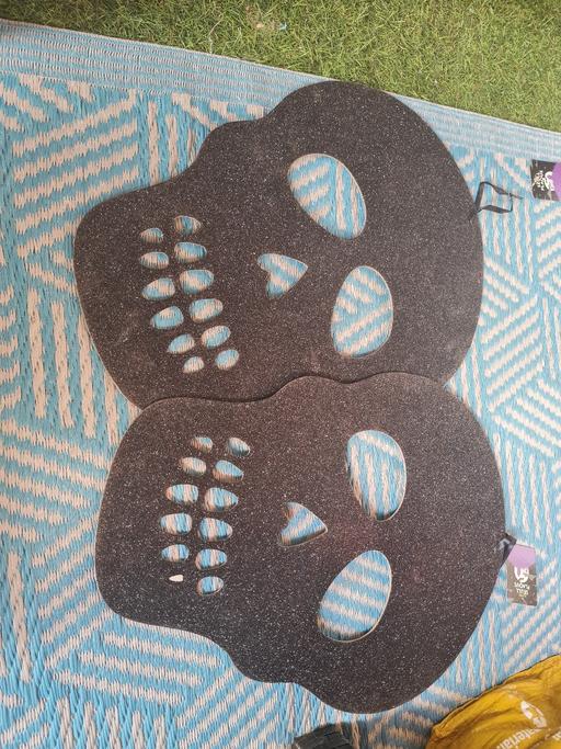  — BNWT 2 x black glitter skulls