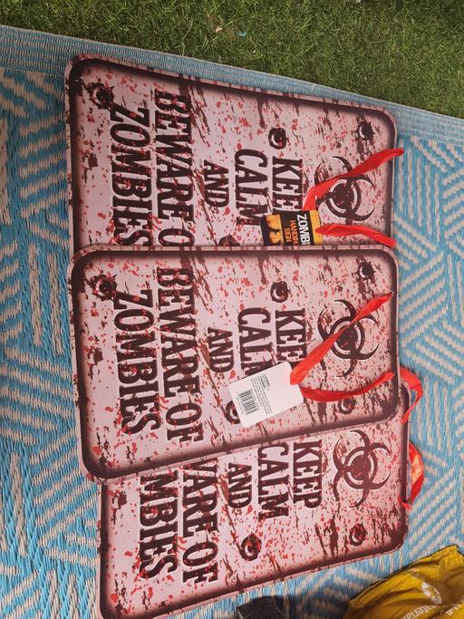  — BNWT zombie hanging signs