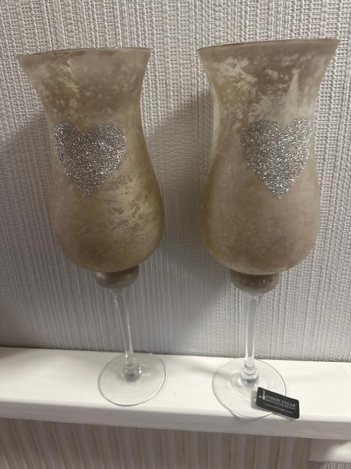  — Vases