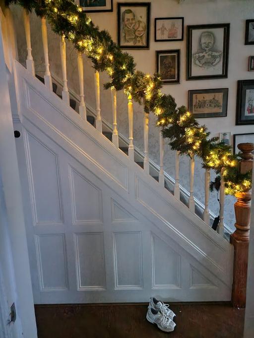  — 9 Ft Prelit Garland 80 2 Chip LED lights
