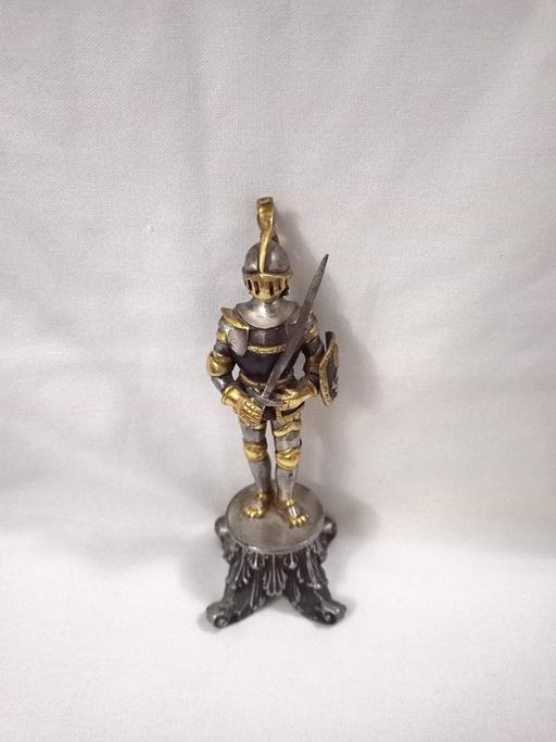  — VINTAGE SILVERED & GOLD TONE KNIGHT FIGURE.