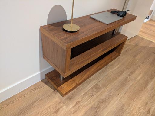  — Stylish bookshelf / TV stand