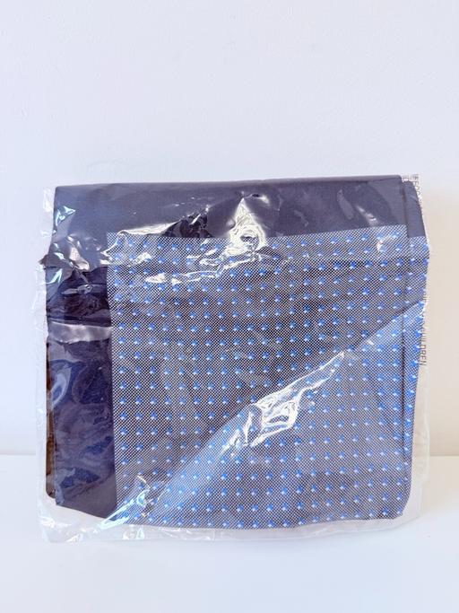  — HUGO BOSS 100% Silk Pocket Square