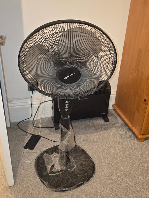 — Amazon Basics pedestal Fan
