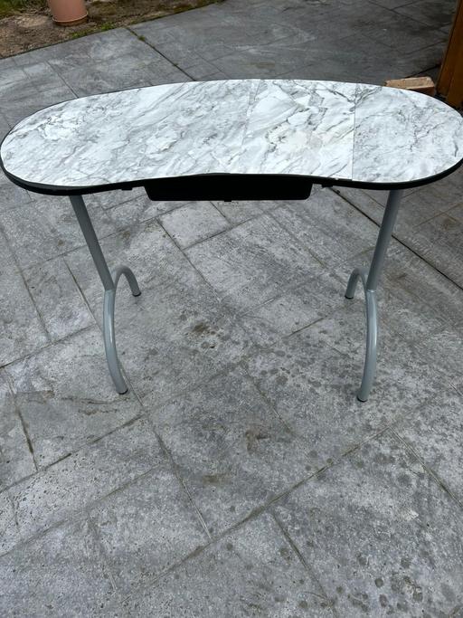  — nail table