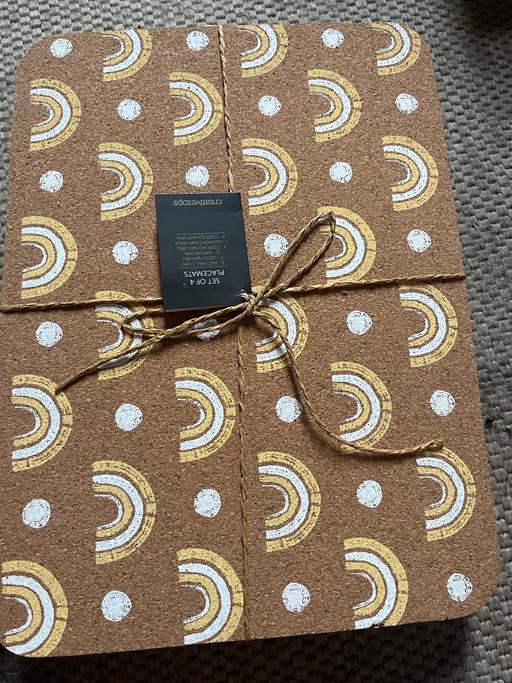  — Four placemats new