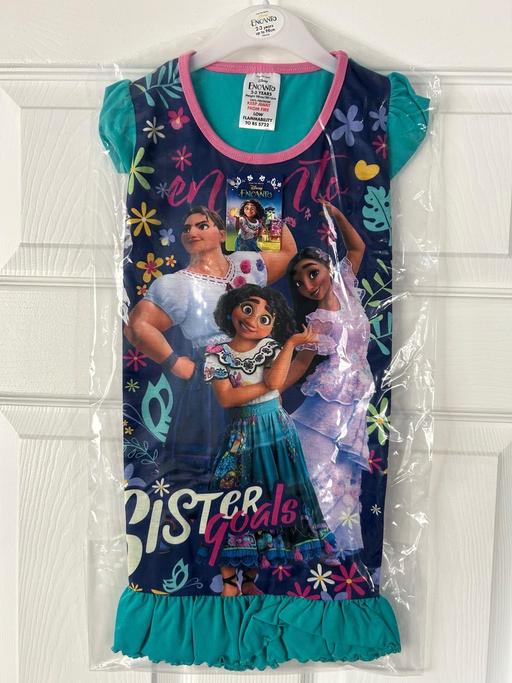  — Girls nighties (few sizes)