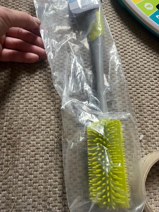  — New bottle brush