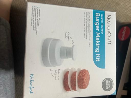  — Burger maker set