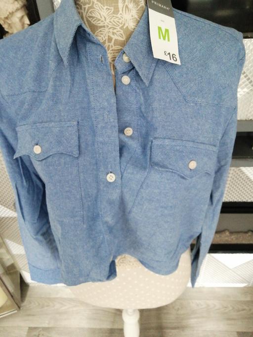  — ladies cropped shirt size *M*