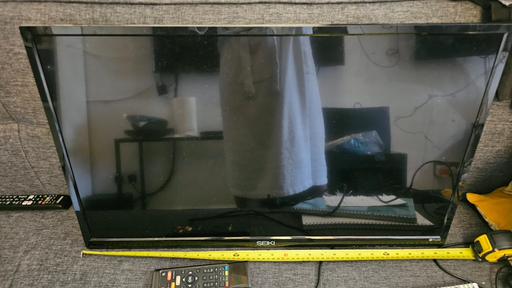  — TV/monitor 32 inches