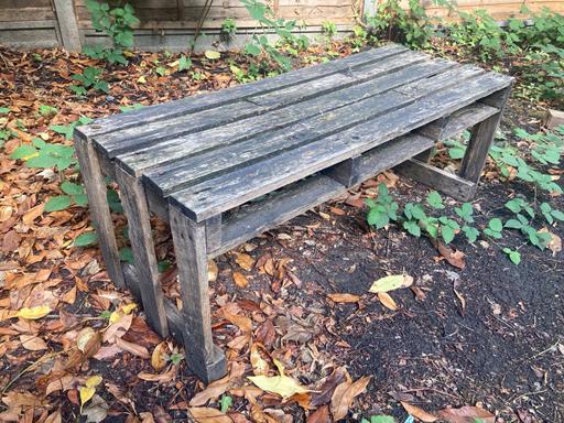 — DIY Rustic Weathered Wooden Garden Table