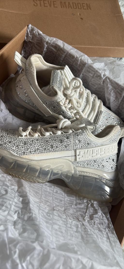  — Steve Madden trainers
