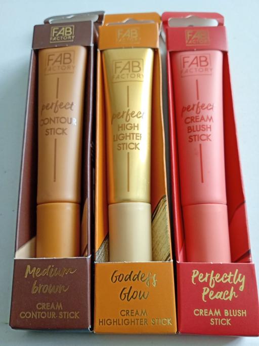  — 3 brand new ladies MAKE UP STICK SETS