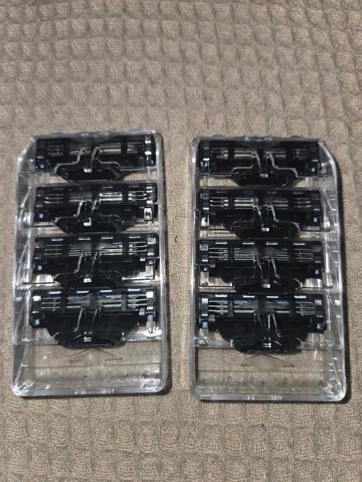  — 8 Gillette mach 3 razorblades