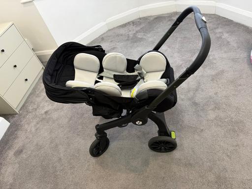  — Baby carseat and pushchair two in one