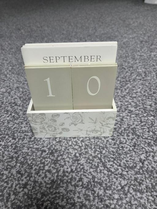  — Decorative calender ornament