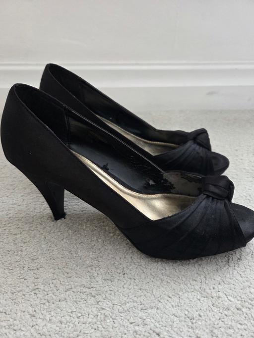  — Black heels 6.5