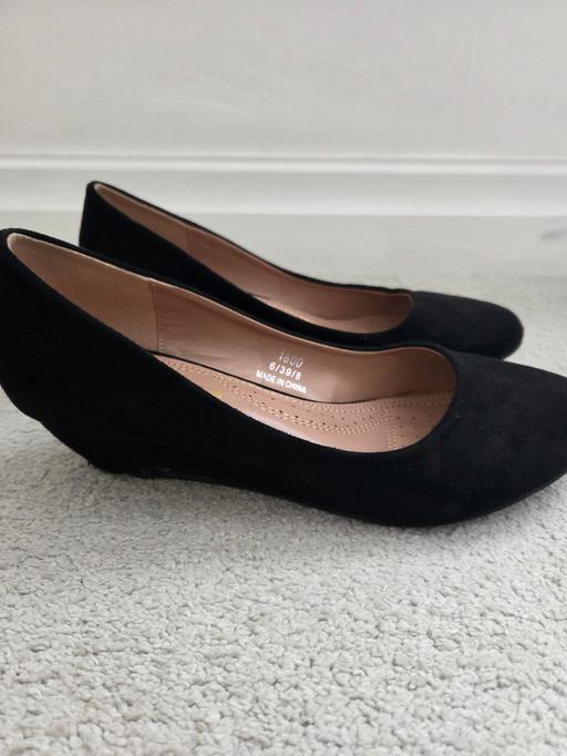  — Black heels