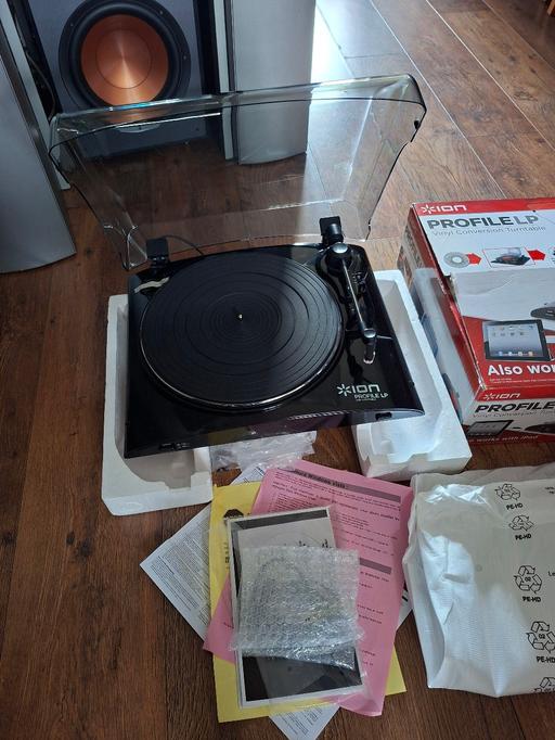  — BRAND NEW ION TURNTABLE RECORDS PLAYER