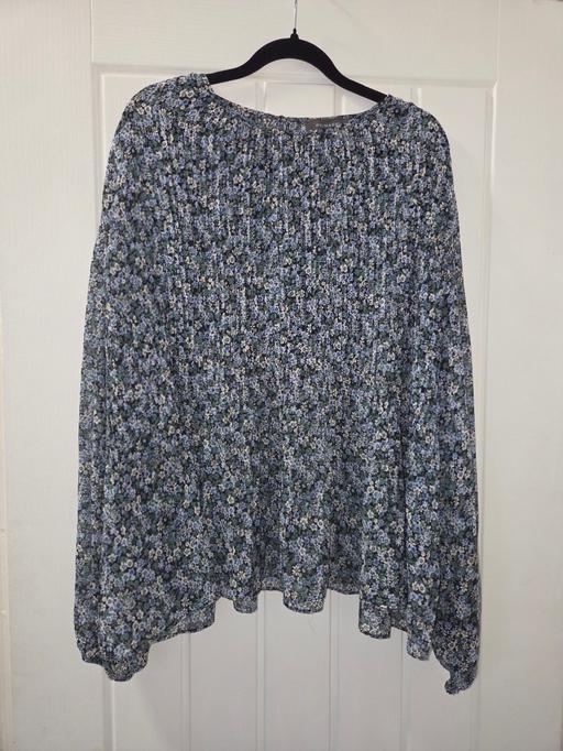  — pre loved size 16 top