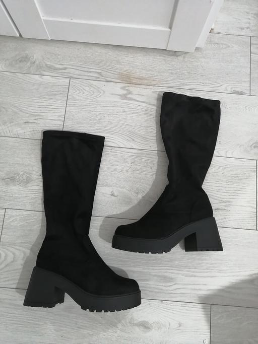  — women's size 8 black boots - new
