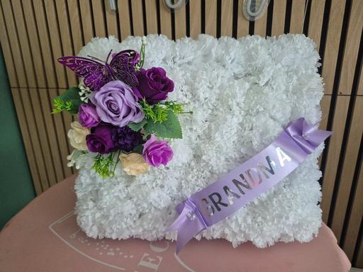  — artificial flower memorial cushion