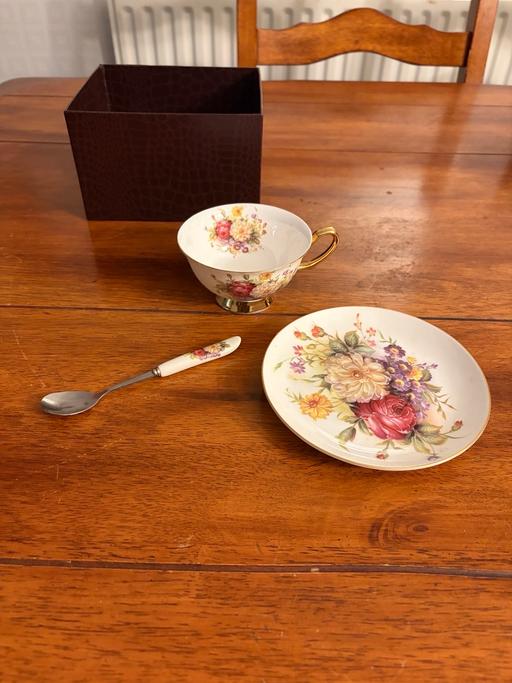  — Bone china tea set