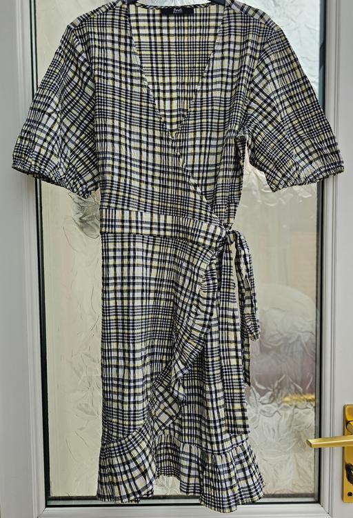  — Paid wrap dress