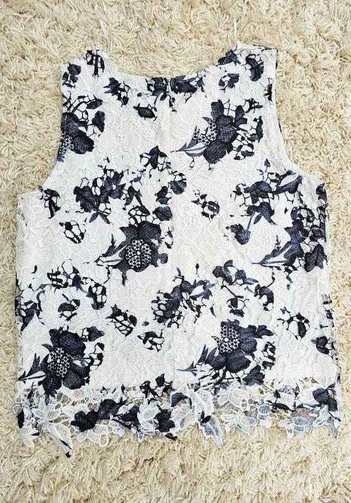 — Lace lined top