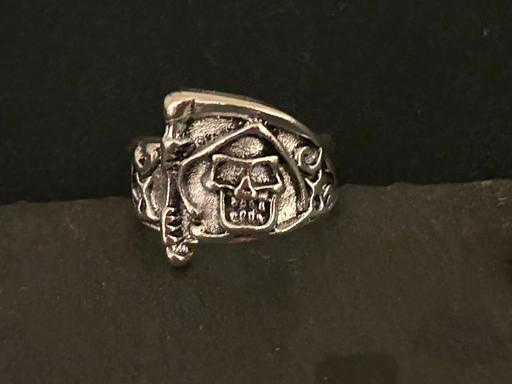  — Unisex Gothic Style Skull & Swords Ring