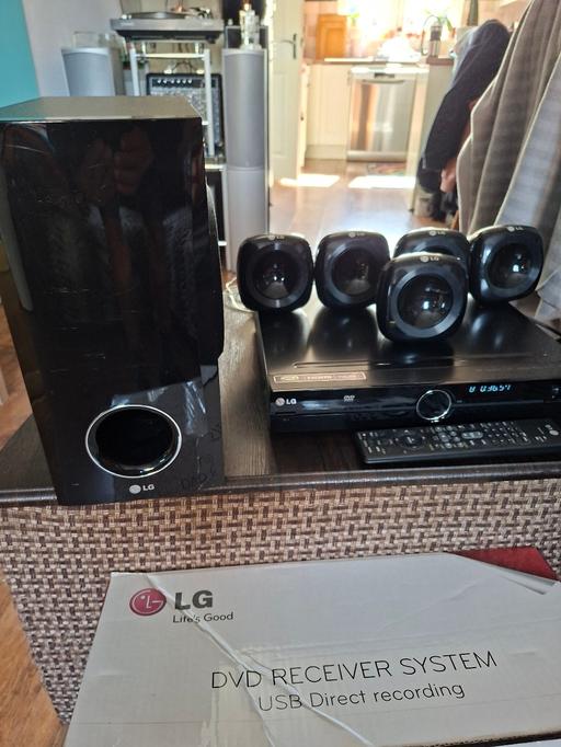 — LG HDMI DIVIX DVD CD PLAYER WITH SPEAKERS AND