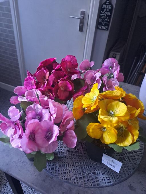  — 4 brandnew plants artificial