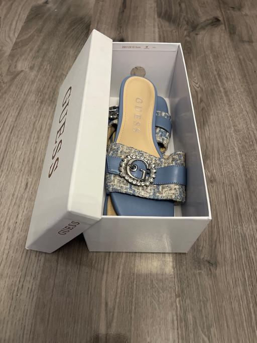  — Guess Sandal