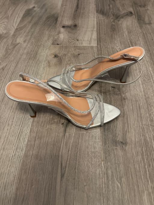  — Women's heels