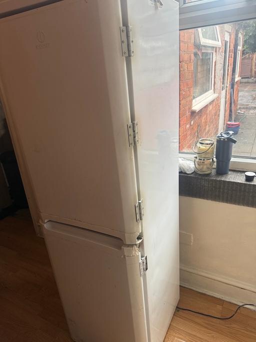  — Indesit fridge and freezer