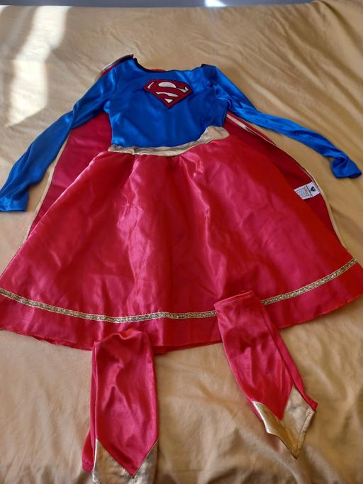  — supergirl dressing up outfit age 10-12