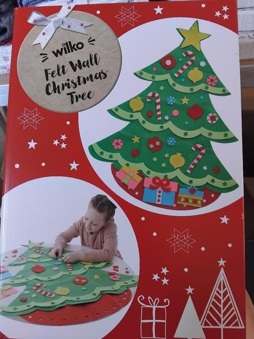  — felt wall Christmas tree